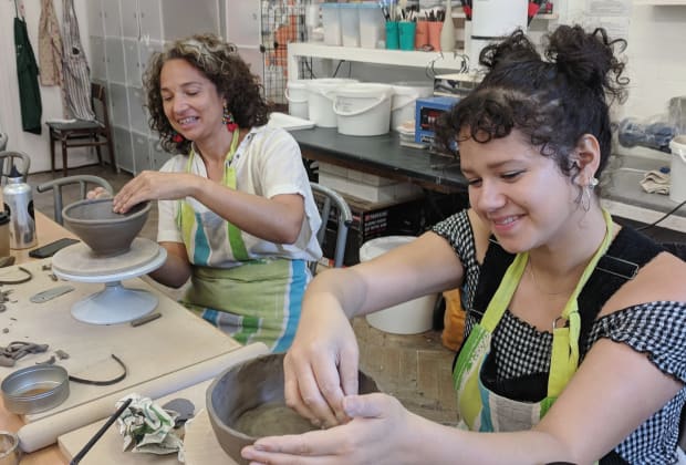 Hand Building vs Wheel Throwing: Learn How to Make Pottery