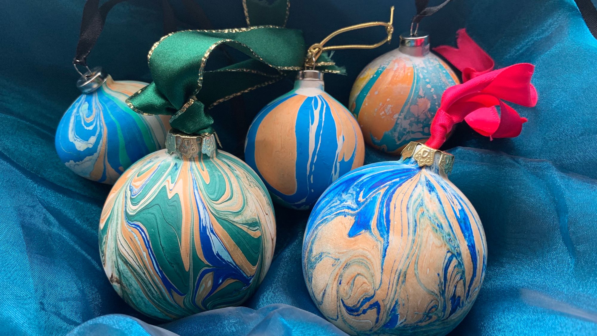 Marbled Christmas baubles